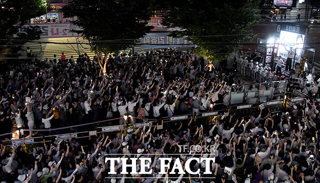 출정식 했던 쌈지공원에서 피날레 유세하는 한 후보.