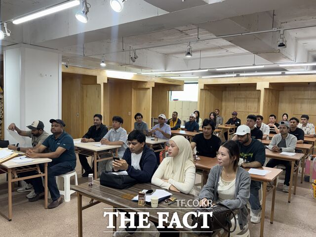 지난달 31일 충청직업학교에서 외국 인력 확보를 위한 기술교육 프로그램을 진행하고 있다. /충남경제진흥원