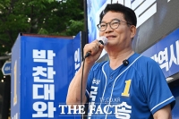  박찬대 인천시장 후보 지지 호소하는 송영길 인천 연수구갑 후보 [포토]