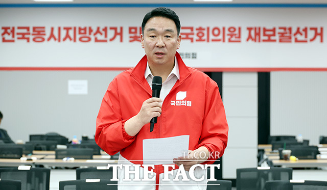 ‘송파구의 투표용지 부족’ 관련 입장 발표하는 정희용 선거대책본부장.
