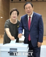  최민호 세종시장 후보 투표…