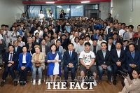  전북지사 '경합'…긴장감 흐르는 김관영 후보 캠프 [TF사진관]