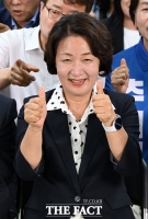  환하게 기뻐하는 추미애 후보 [포토]