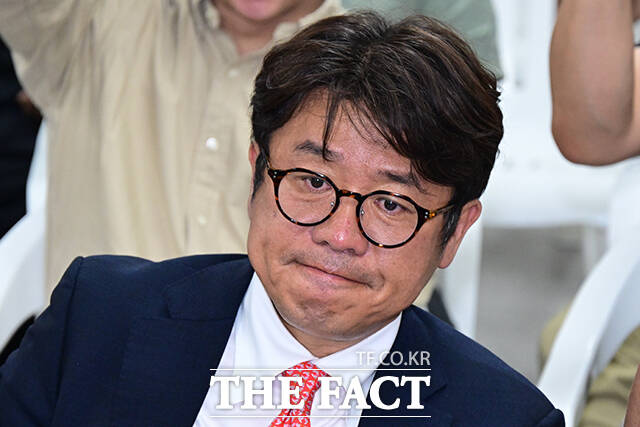 당선 소감 전하는 유의동 후보.