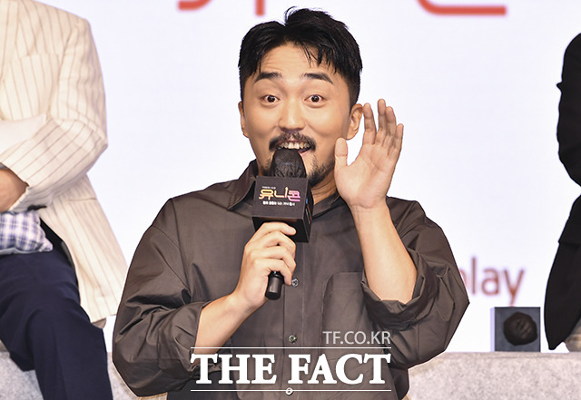 방송인 유병재 콘텐츠 제작사 블랙페이퍼의 인턴 채용 공고를 두고 네티즌들 사이에서 갑론을박이 이어지고 있다. /더팩트 DB