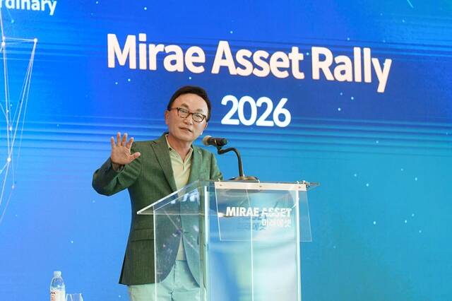 박현주 미래에셋그룹 회장이 1일부터 3일까지 강원도 세이지우드홍천에서 열린 '미래에셋 랠리 2026'에서 글로벌 ETF 임직원들과 비즈니스 현황을 공유하고 있다. /미래에셋자산운용