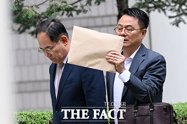 ‘안보실 인사개입’ 혐의를 받는 임종득 국민의힘 의원이 4일 오후 서울 서초구 서울중앙지방법원에서 열린 4차 공판에 출석하고 있다. /서예원 기자