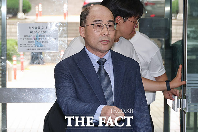 내란중요임무종사 혐의를 받는 곽종근 전 특수전사령관이 4일 오후 서울 서초구 서울중앙지방법원에서 열린 11차 공판에 출석하고 있다. /서예원 기자