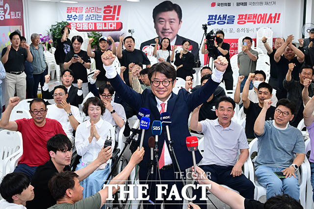 당선 소감 전하는 유의동 후보.