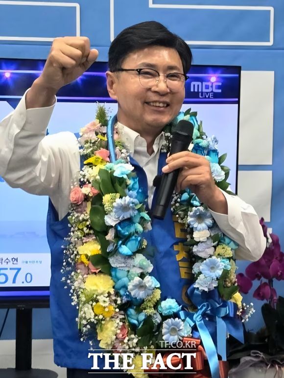 6.3지방선거 보성군수에 김철우 민주당 후보가 당선됐다. 보성군 최초 민선 3선 군수다./김철우 선거사무소