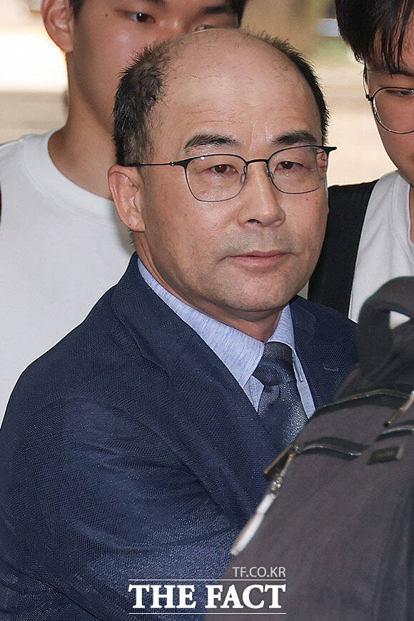 내란중요임무종사 혐의를 받는 곽종근 전 특수전사령관이 4일 오후 서울 서초구 서울중앙지방법원에서 열린 11차 공판에 출석하고 있다. /서예원 기자