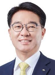 이동철 전 KB금융지주 부회장이 제14대 협회장 후보로 단독 추천됐다. /KB국민카드