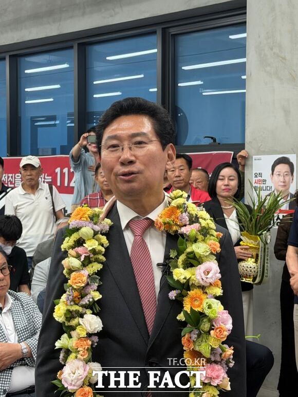 4일 이상일 국민의힘 용인시장 당선인이 당선 후 소감을 밝히고 있다. /이상일 후보 선거캠프