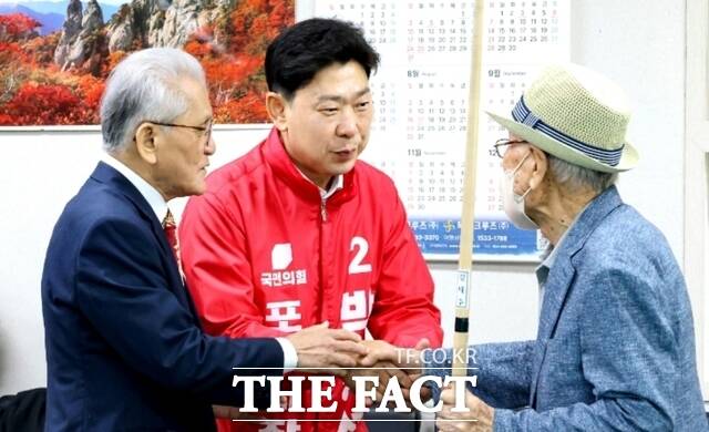 경로당을 방문한 박용선 포항시장 당선인. /박용선 후보 선거캠프