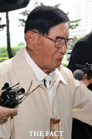  이만희 신천지 총회장, 취재진 질문에 '묵묵부답' [포토]
