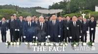  광주·전남 민주당 당선인들, 5·18 민주묘지 참배…통합특별시·민주주의 수호 다짐