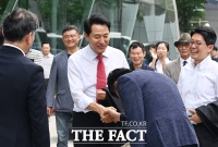  '여론조사비 의혹' 오세훈, 49일 만에 재판 재개