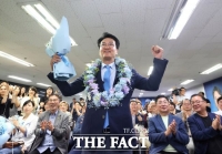  '4년 만에 탈환 성공' 안민석 
