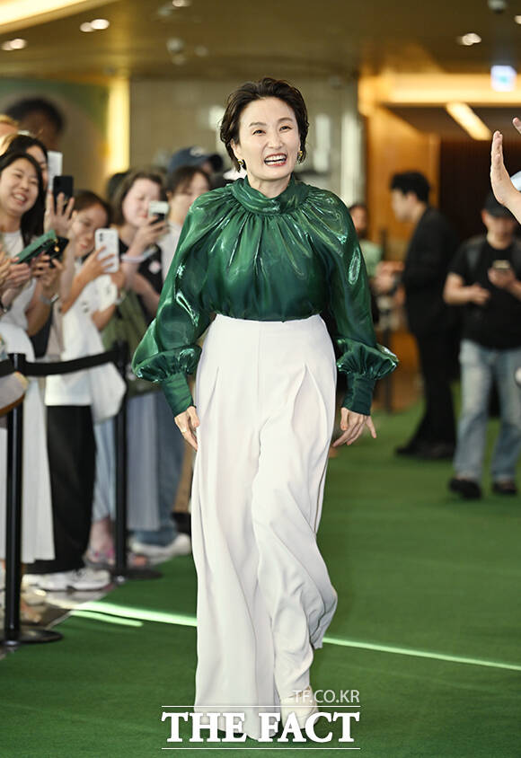 방송인 박경림이 5일 오후 서울 송파구 롯데콘서트홀에서 열린 제23회 서울국제환경영화제 포토콜에 참석해 그린카펫을 밟고 있다. /박헌우 기자