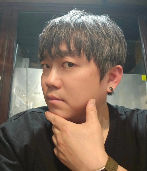 가수 송백경이 그룹 원타임을 떠난다. /송백경 소셜 미디어