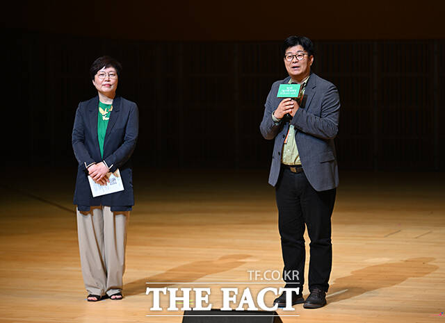 개막선언하는 최열 서울국제환경영화제 조직위원장.