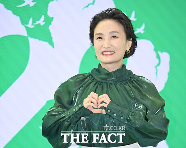 방송인 박경림이 5일 오후 서울 송파구 롯데콘서트홀에서 열린 제23회 서울국제환경영화제 포토콜에 참석해 그린카펫을 밟고 있다. /박헌우 기자