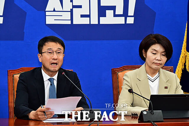 한병도 더불어민주당 원내대표가 4일 오전 서울 여의도 국회에서 열린 정책조정회의에 참석해 모두발언을 하고 있다. /국회=배정한 기자