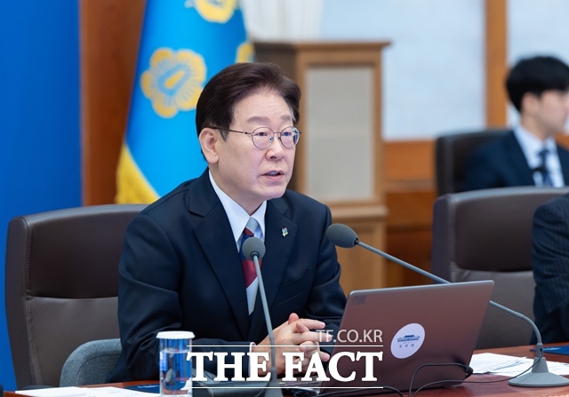 이재명 대통령이 4일 청와대에서 주재한 제36차 수석보좌관회의에서 발언하고 있다. /청와대