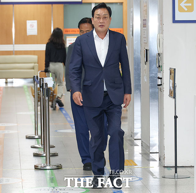 양평 공흥지구 특혜 의혹을 받는 김선교 국민의힘 의원이 5일 오전 서울 서초구 서울중앙지방법원에서 열린 공판에 출석하고 있다. /서예원 기자