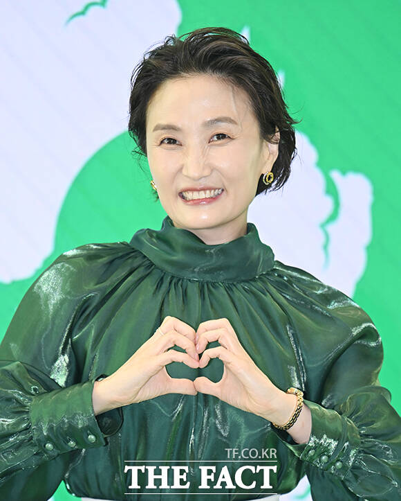 방송인 박경림이 5일 오후 서울 송파구 롯데콘서트홀에서 열린 제23회 서울국제환경영화제 포토콜에 참석해 그린카펫을 밟고 있다. /박헌우 기자