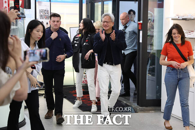 엔비디아 젠슨 황 최고경영자(CEO)의 장녀인 매디슨 황 옴니버스 및 로보틱스 제품 마케팅 수석 이사가 5일 오후 서울 마포구 T1베이스 캠프를 방문하고 있다. /이새롬 기자