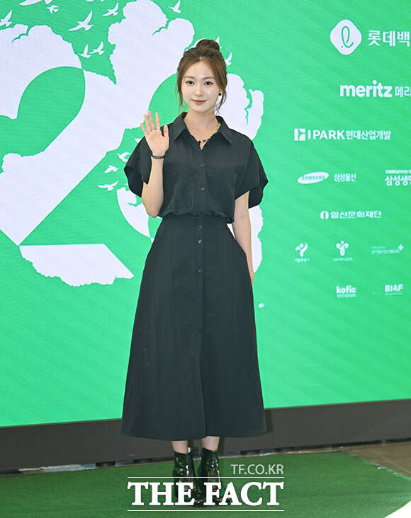 배우 갈소원이 5일 오후 서울 송파구 롯데콘서트홀에서 열린 제23회 서울국제환경영화제 포토콜에 참석해 그린카펫을 밟고 있다. /박헌우 기자
