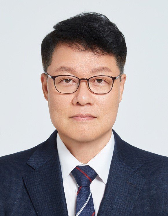 법무법인 광장이 양진영 전 식품의약품안전처 차장을 고문으로 영입했다. /법무법인 광장