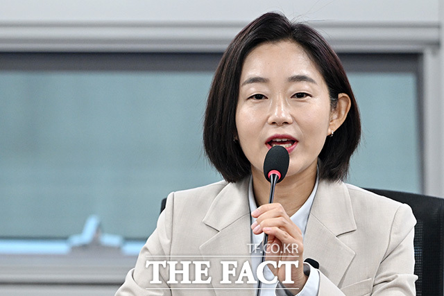 기자간담회 열고 6.3 지방선거 관련 입장 밝히는 김재연 진보당 상임대표.