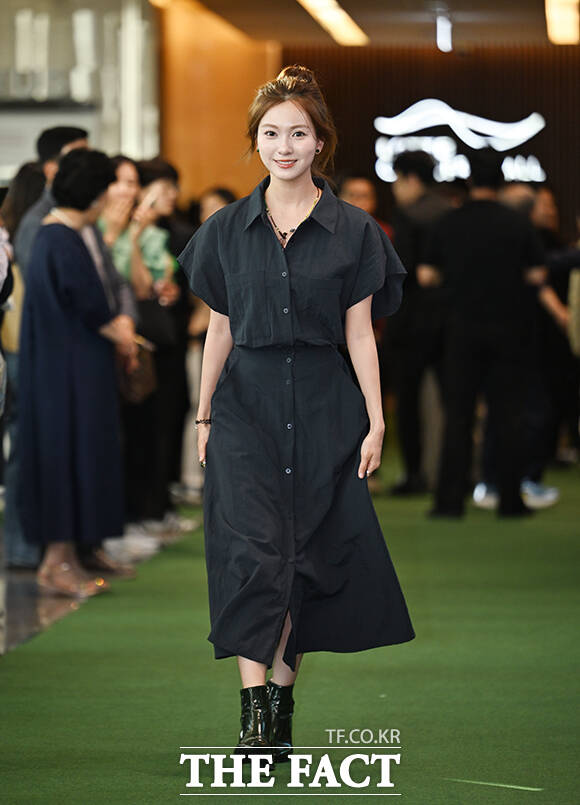 배우 갈소원이 5일 오후 서울 송파구 롯데콘서트홀에서 열린 제23회 서울국제환경영화제 포토콜에 참석해 그린카펫을 밟고 있다. /박헌우 기자