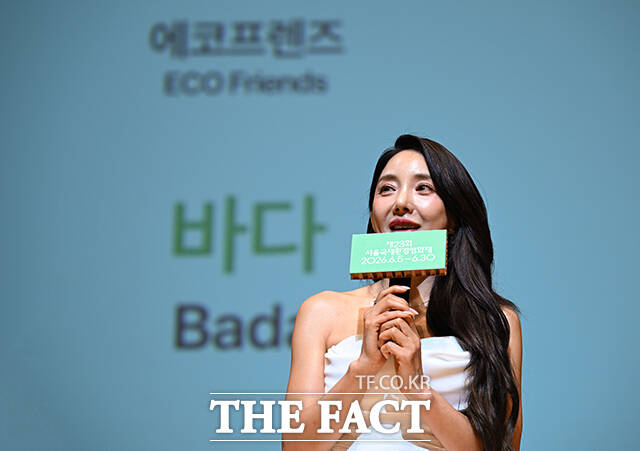 개막선언하는 최열 서울국제환경영화제 조직위원장.