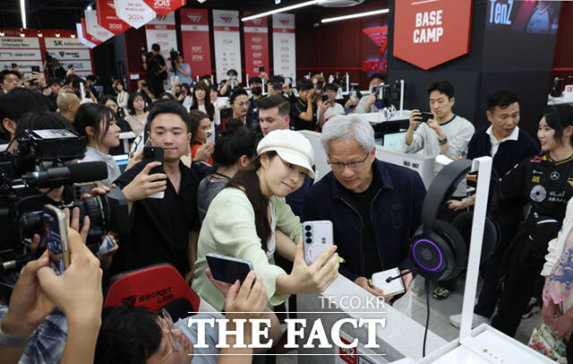 엔비디아 젠슨 황 최고경영자(CEO)의 장녀인 매디슨 황 옴니버스 및 로보틱스 제품 마케팅 수석 이사가 5일 오후 서울 마포구 T1베이스 캠프를 방문하고 있다. /이새롬 기자