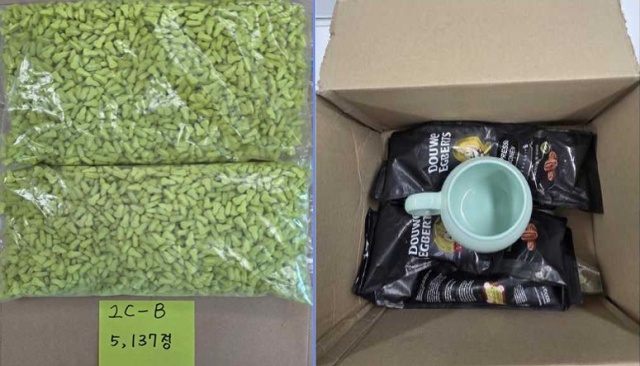 우편집중국 마약 검사 확대 시행 이후 처음 적발된 신종 마약류 밀수 사건의 수거책이 구속상태로 재판에 넘겨졌다. 사진은 국제우편물로 적발된 신종 마약 2C-B. /마약범죄 정부합동수사본부