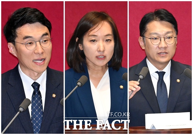 국회의원 보궐선거에서 당선된 더불어민주당 김남국과 전은수, 김남준 의원(왼쪽부터)이 5일 오후 서울 여의도 국회에서 열린 본회의에 참석해 인사말을 하고 있다. /국회=남용희 기자
