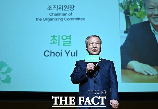 개막선언하는 최열 서울국제환경영화제 조직위원장.