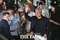  인사하는 젠슨 황 [포토]