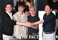  식탁 위에 새겨진 '젠슨 왔다감'…재계 총수들과는 협력 청사진 그렸다