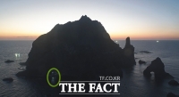  어둠 속 동해를 밝힌 작은 불빛…독도 서도 주민숙소의 '묵직한 존재감' [TF사진관]