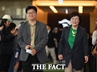  그린카펫 밟는 정재승-이미경 공동집행위원장 [TF사진관]