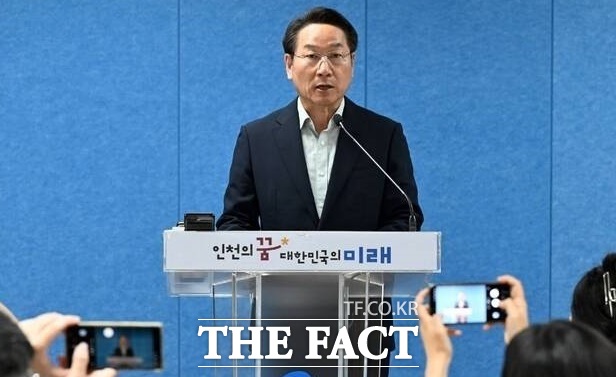 7일 유정복 인천시장은 시청 브리핑룸에서 기자회견을 열고 6·3 지방선거 투표 과정 중 드러난 투표용지 부족 사태와 관련, 정부 사과와 함께 특검 및 선관위 개혁, 사전투표 폐지 등을 강력하게 요구하고 나섰다. /유정복 시장 페이스북 캡처