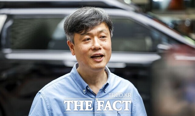 장병규 크래프톤 의장이 7일 서울시 강남구 모처의 PC방에서 젠슨 황 엔비디아 CEO와 회동 이후 취재진 질문에 답하고 있다. /뉴시스