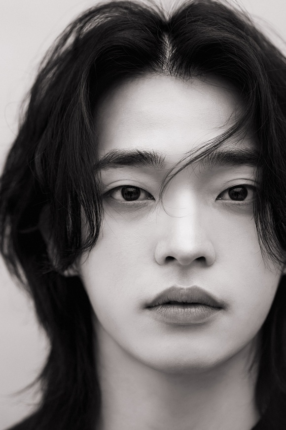 최근 넷플릭스 오리지널 시리즈 '참교육'으로 안방극장에 눈도장을 찍은 배우 옥진욱이 YY엔터테인먼트와 전속계약을 체결했다. /YY엔터테인먼트