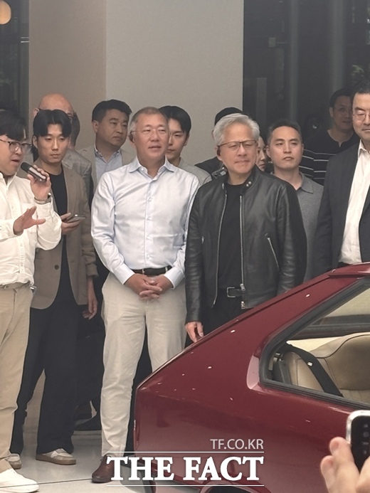 정의선 현대차그룹 회장과 젠슨황 엔비디아 CEO. /황지향 기자