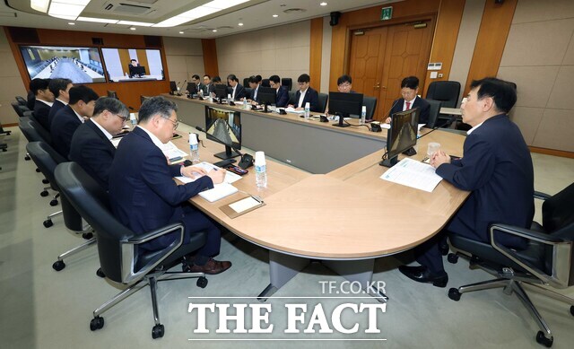 한국거래소는 8일 오전 국내외 증시 변동성 확대 등에 대응해 긴급 시장점검회의를 개최했다. /한국거래소