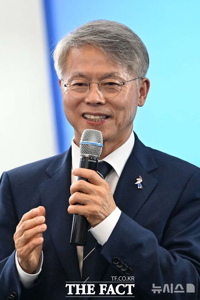 민형배 더불어민주당 전남광주통합특별시장 당선인이 8일 첫 업무보고를 받고 지역 간 갈등 문제 해결을 위한 해법을 모색한다. /대전환기획위원회